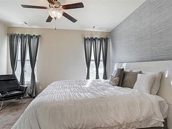 3rd image of 660 Lakeshore Village Dr