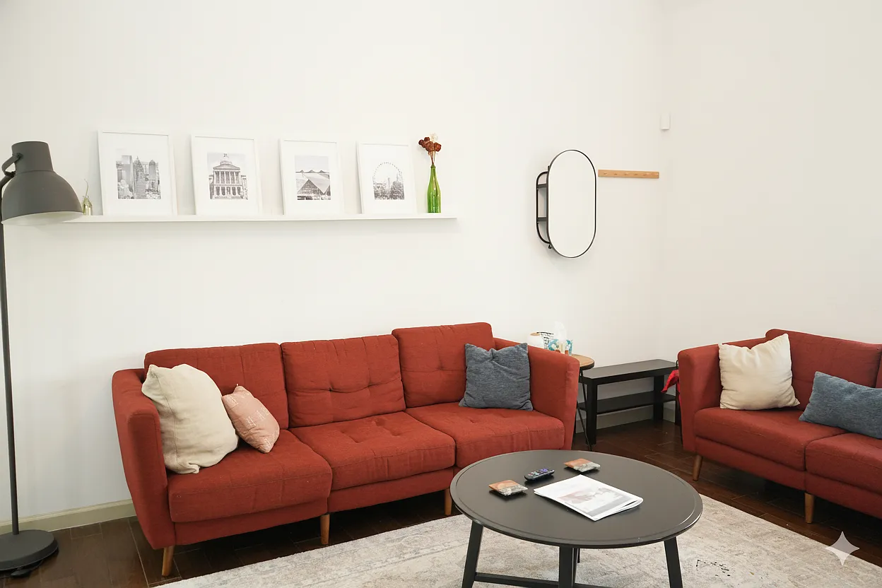 3 bed, 1055 sqft, $2,000 — Photo 1