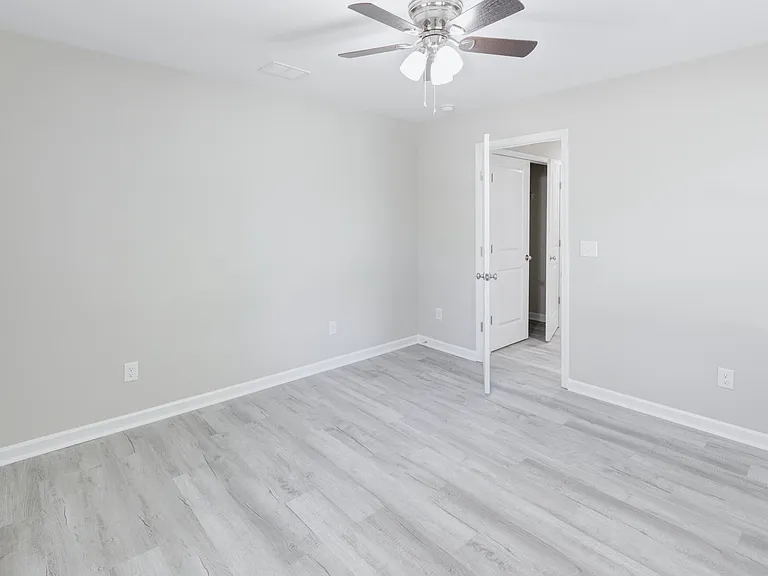 207 Woodlawn St — Photo 22