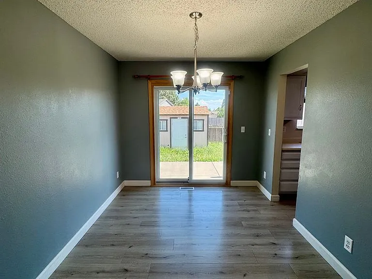1125 Lindstrom Dr — Photo 5