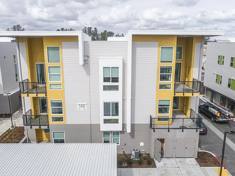 HUB APARTMENTS — Photo 19