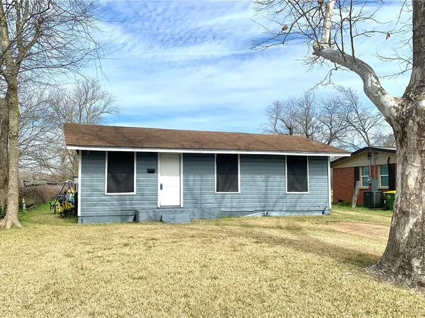 1002 W 9th St, Hearne, TX 77859