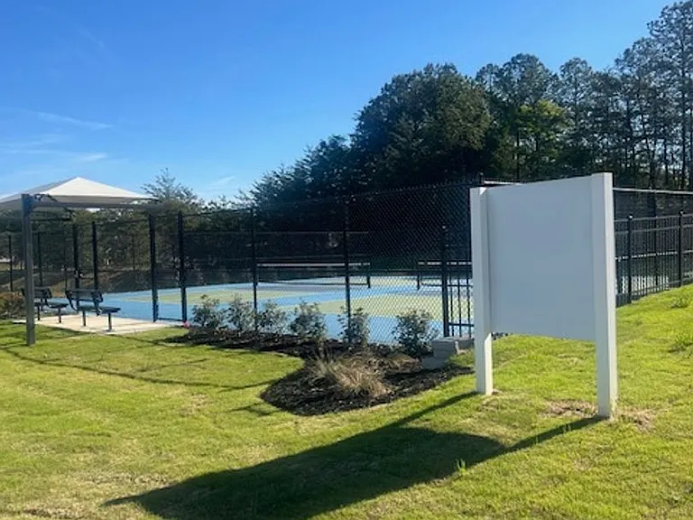 855 Ernest Ln — Photo 2