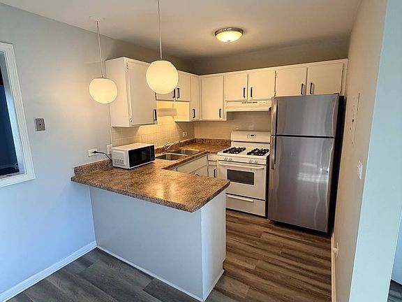 2nd image of 5645 Edge Lake Dr APT 2W
