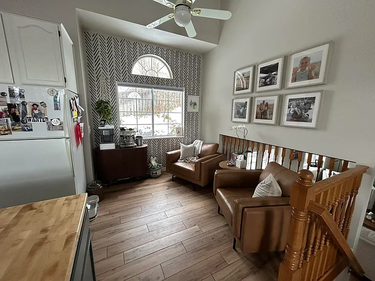 Dining/sitting space off of kitchen