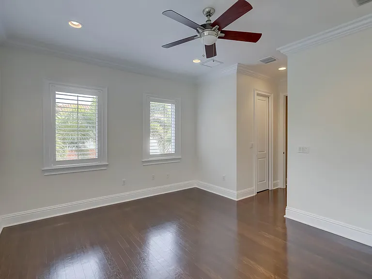 425 NE 11th Ave — Photo 47