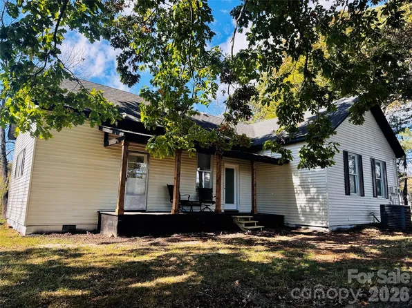 124 Smokestack Ln, Statesville, NC 28625