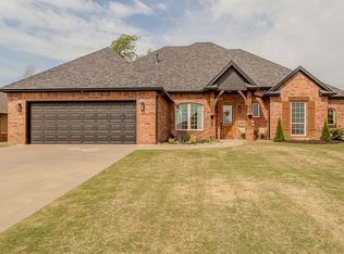 2120 Day Break Ln, Enid, OK 73703