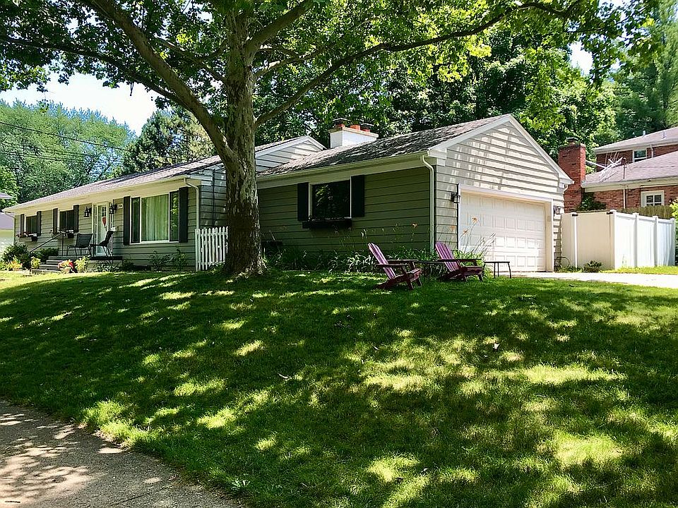 2nd image of 2316 Brighton Dr SE