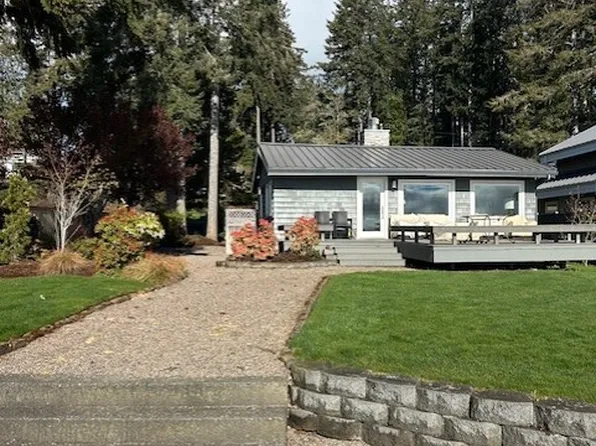 960 E Treasure Island Drive, Allyn, WA 98524