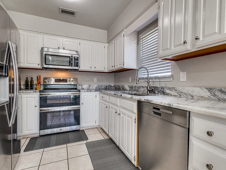 106 Creekside Ln — Photo 4