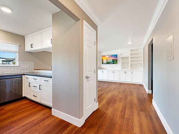 2nd image of 225 Burt Street #35