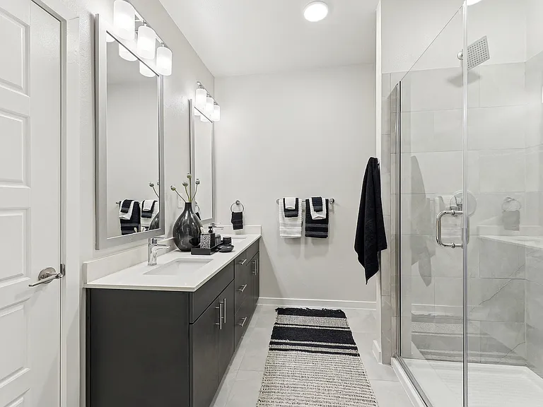 Alaro Apartments Bathroom