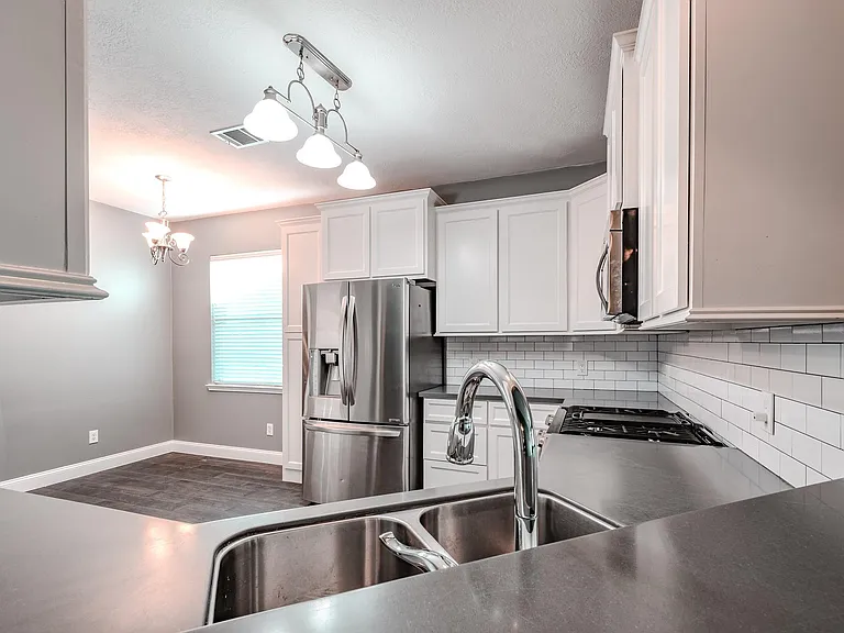 8515 Holly Spring Ln — Photo 12