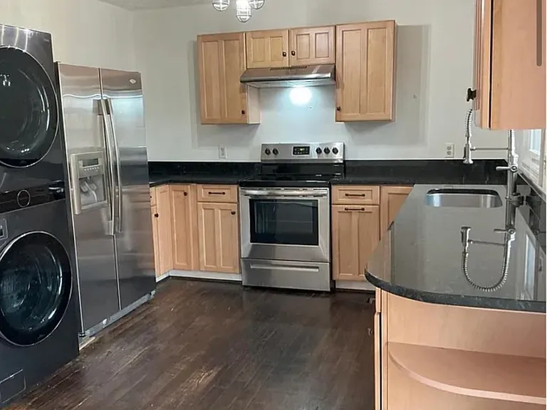 229 Washington St — Photo 5