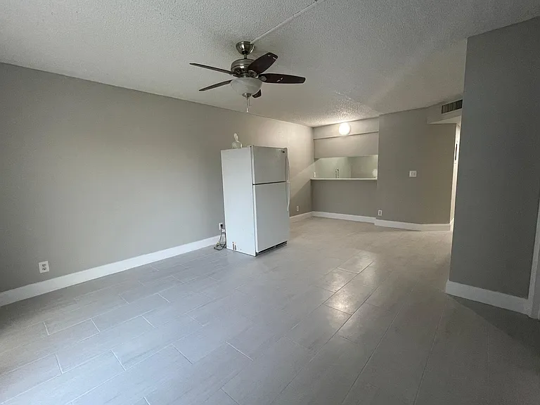 10150 Twin Lakes Dr #4 — Photo 7