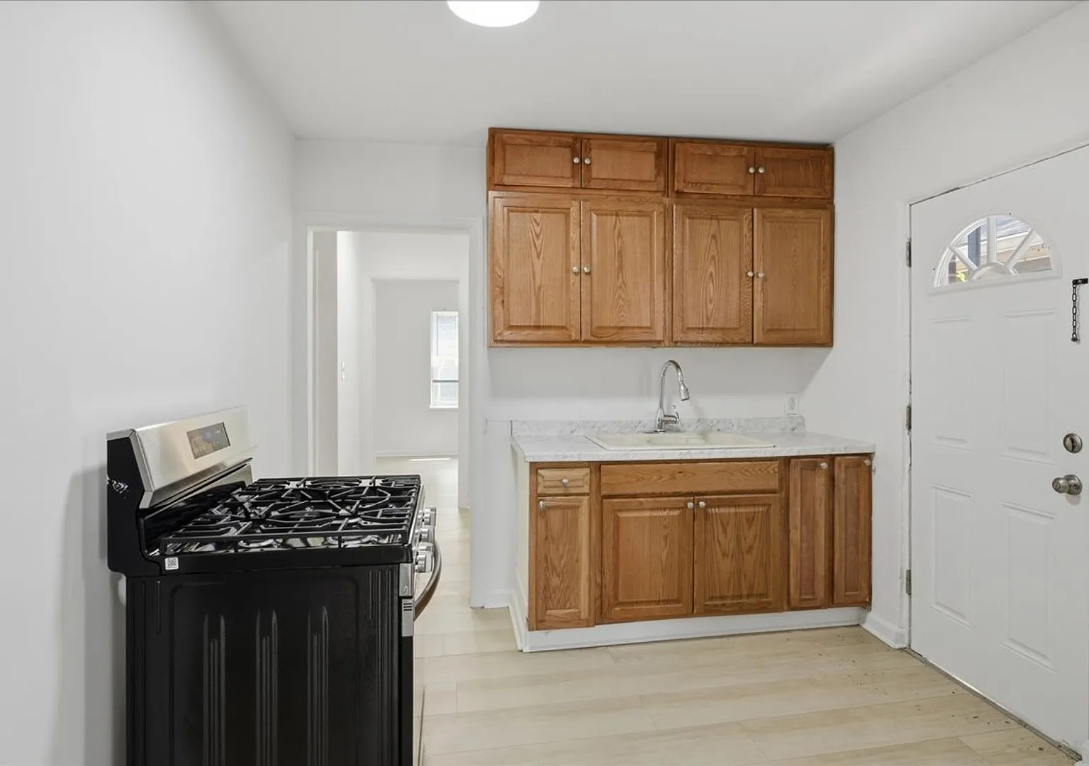 1509 - 1511 N Chester Avenue — Photo 4