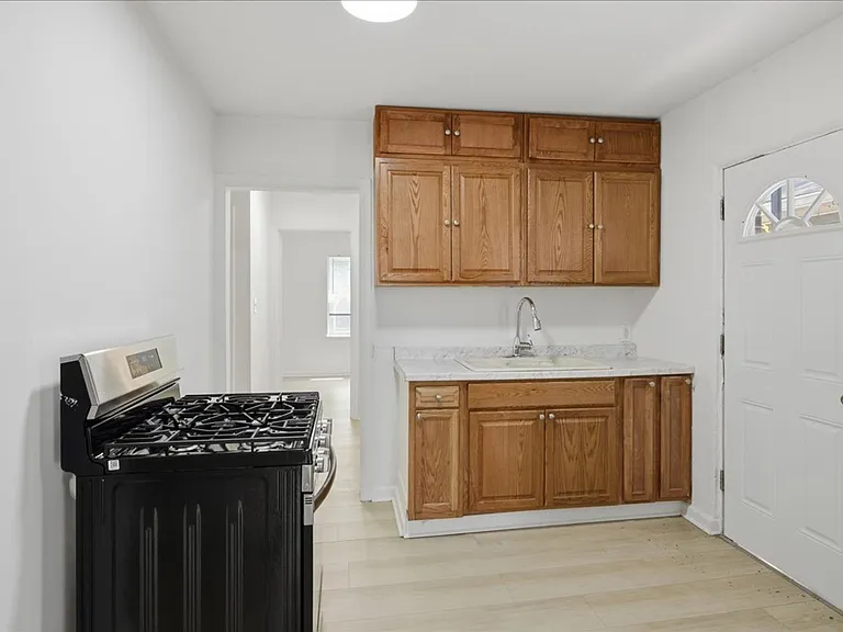 1509 - 1511 N Chester Avenue — Photo 4