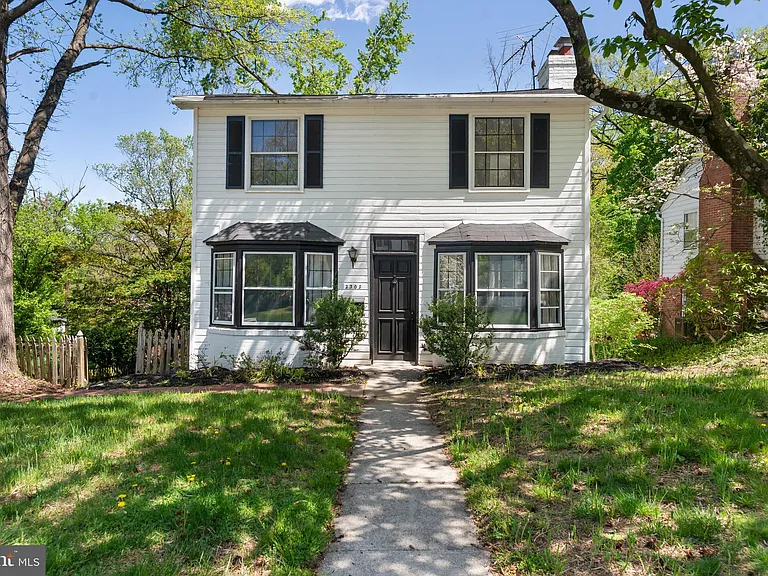2305 Pickwick Rd — Photo 2