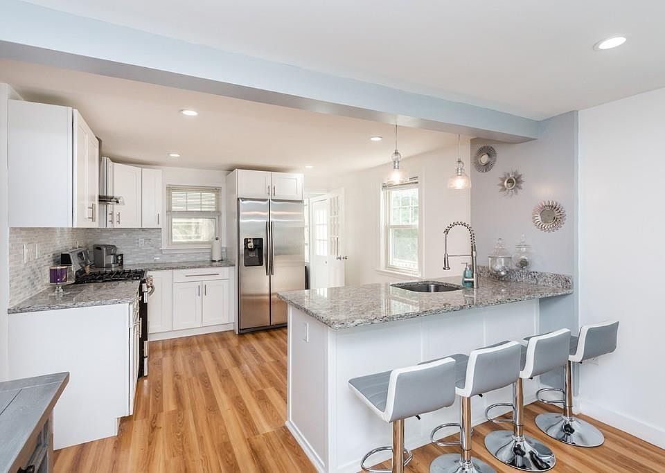 1st image of 16 Cornell St