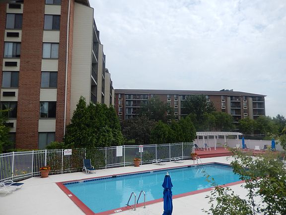 5th image of 1741 Eastwood Ct APT 7