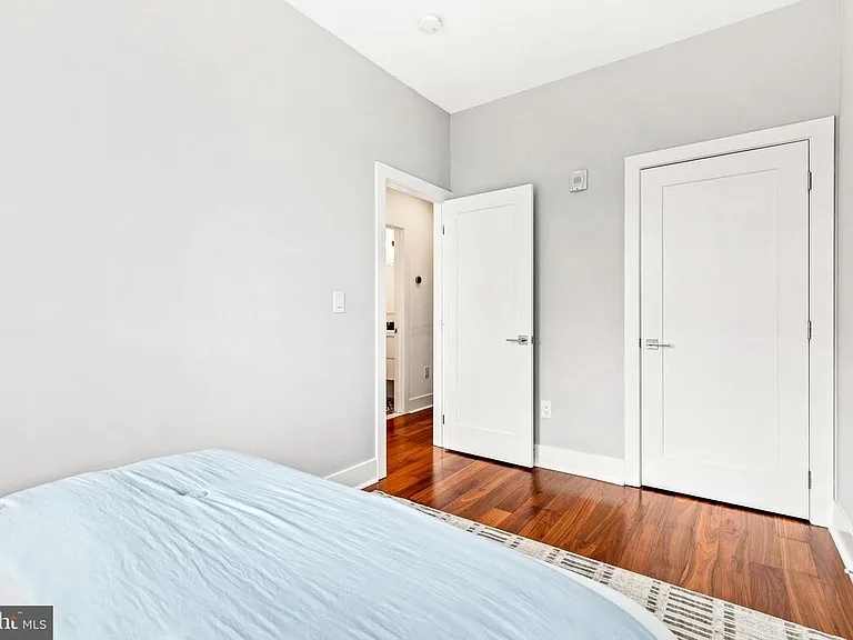 11 15th St NE #5 — Photo 17