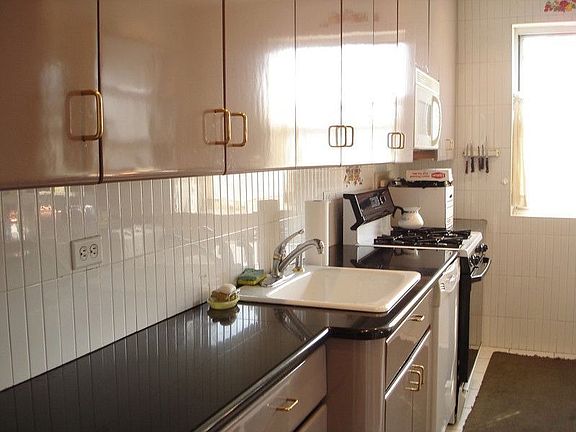 5th image of 16201 Powells Cove Blvd APT 4G