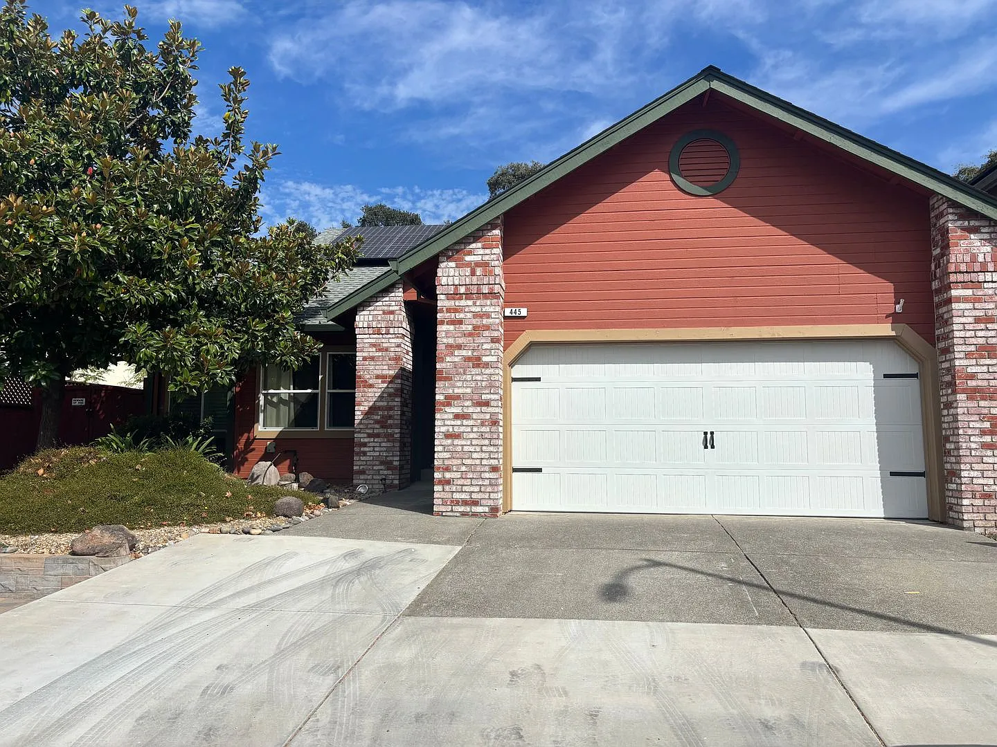 4 bedroom home Windsor! — Photo 2