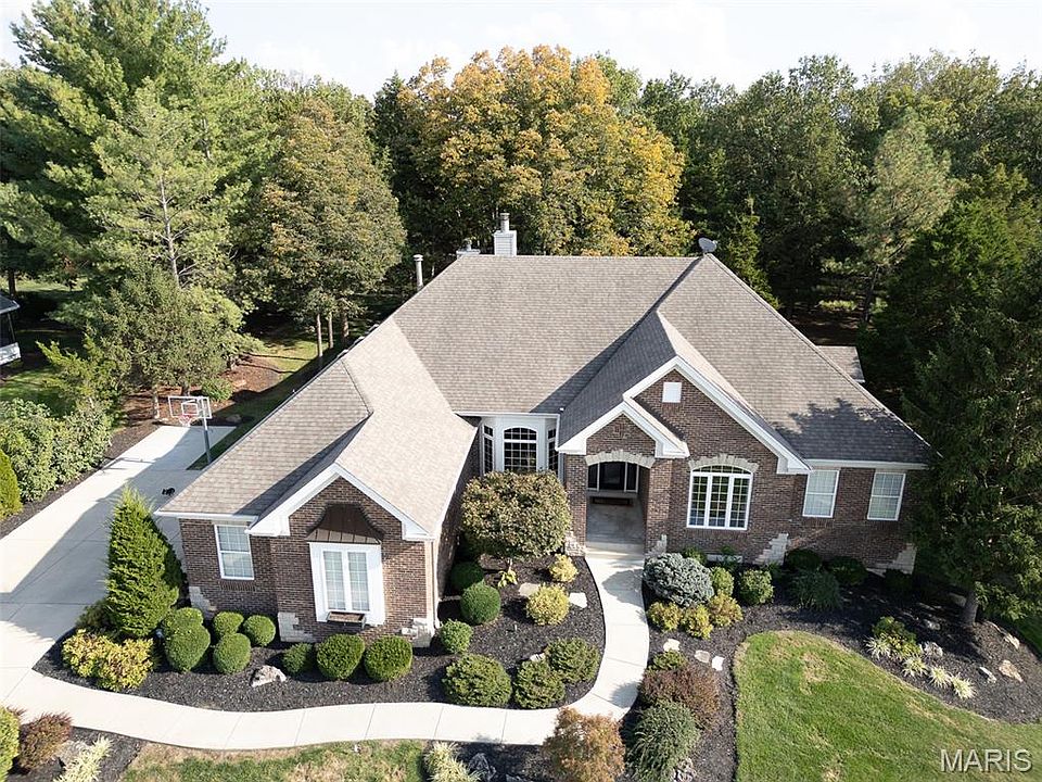 1st image of 429 Charlemagne Dr