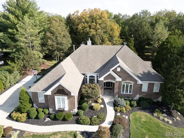 429 Charlemagne Dr, Lake Saint Louis, MO 63367