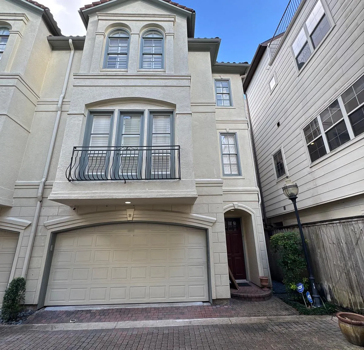 3 bed, 3.5 bath, 2563 sqft, $3,545 — Photo 1