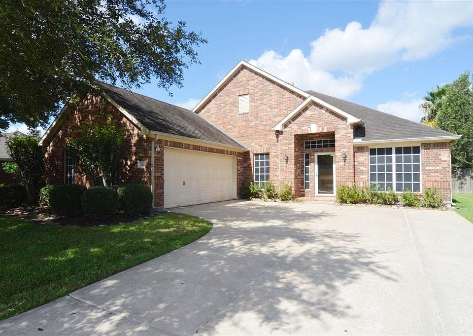 1st image of 309 Green Cedar Dr
