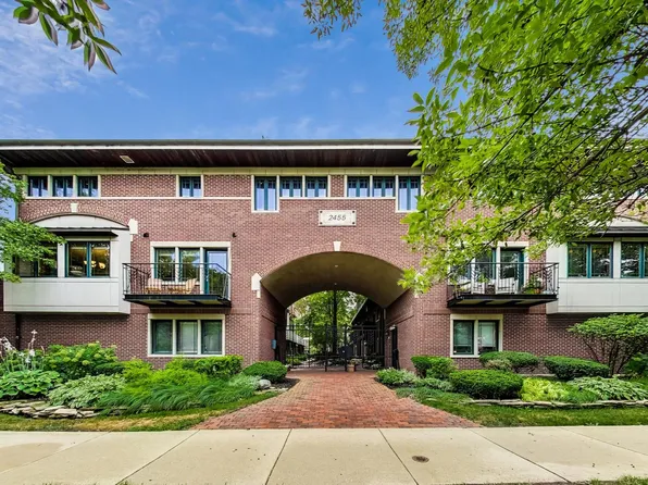 2455 W Ohio St Unit 2E, Chicago, IL 60612
