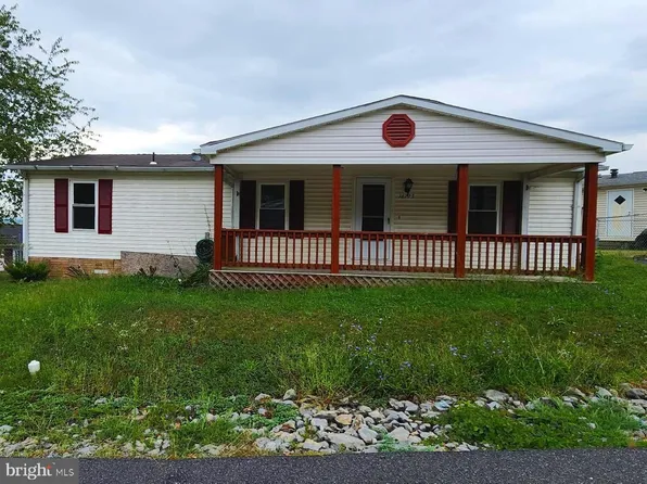 16223 McGregor Dr, Hagerstown, MD 21740
