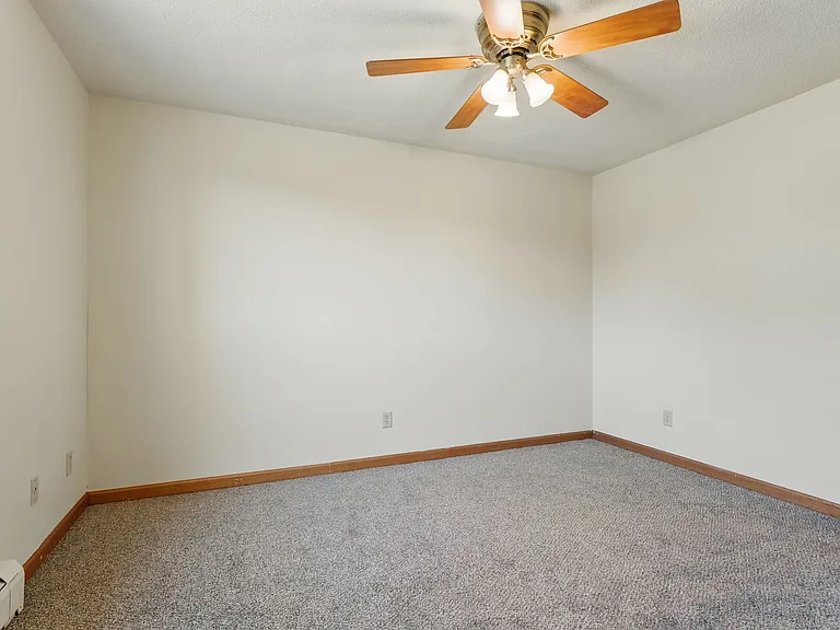 613 Park Ave — Photo 17