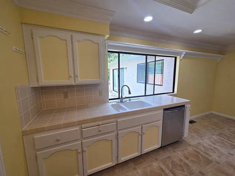 11732 Bloomington Way — Photo 6