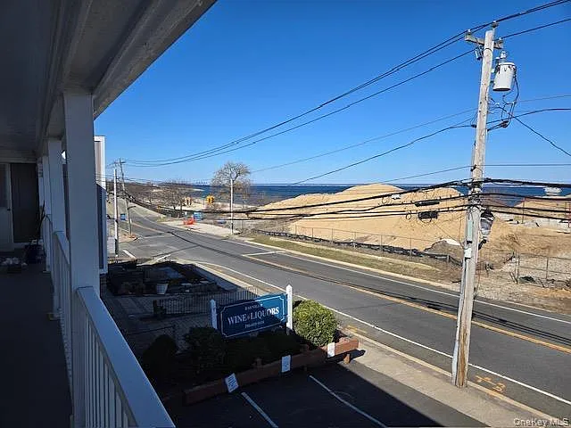 40 Bayville Ave #C — Photo 2