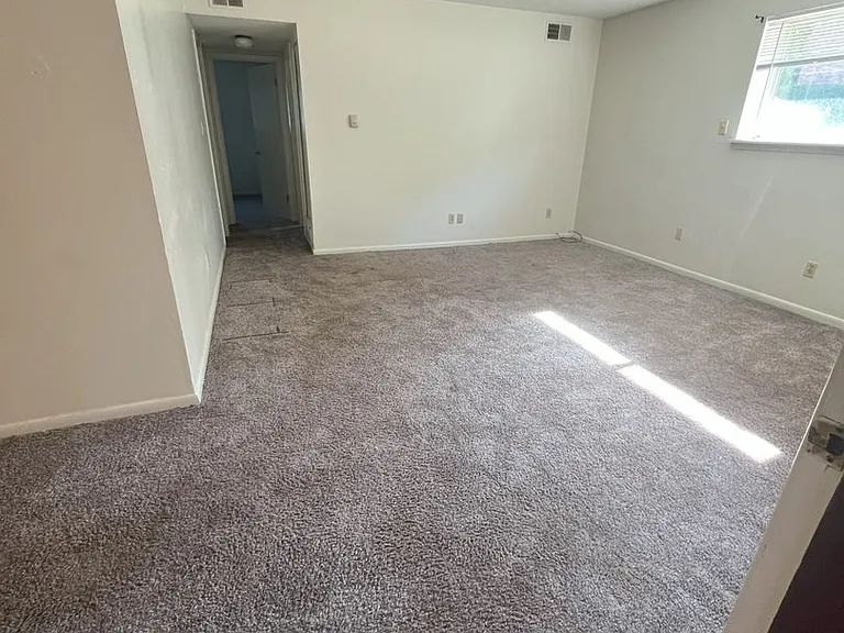 3205 University Dr #J — Photo 3