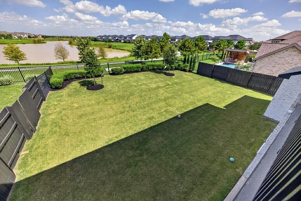 5 bed, 4.5 bath, 3664 sqft, $4,500 — Photo 3