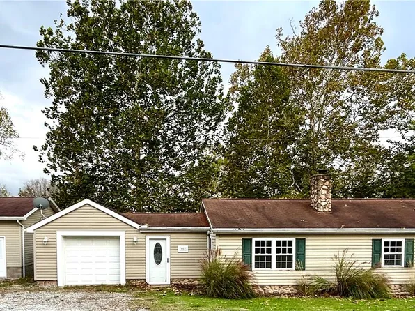 332 Johnson Ln, Connellsville, PA 15425