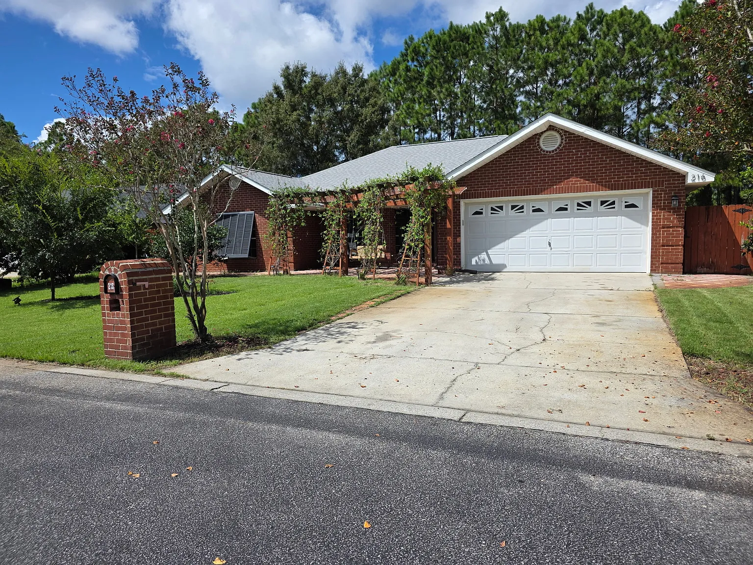 3 bed, 2060 sqft, $3,200 — Photo 3