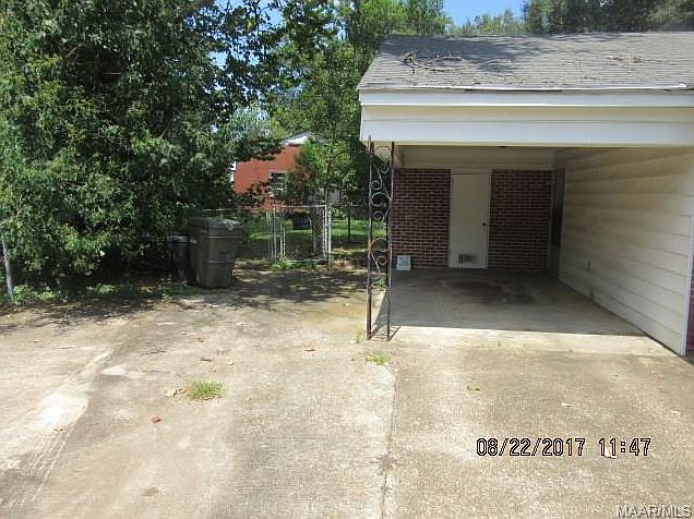 2nd image of 904 Coliseum Blvd