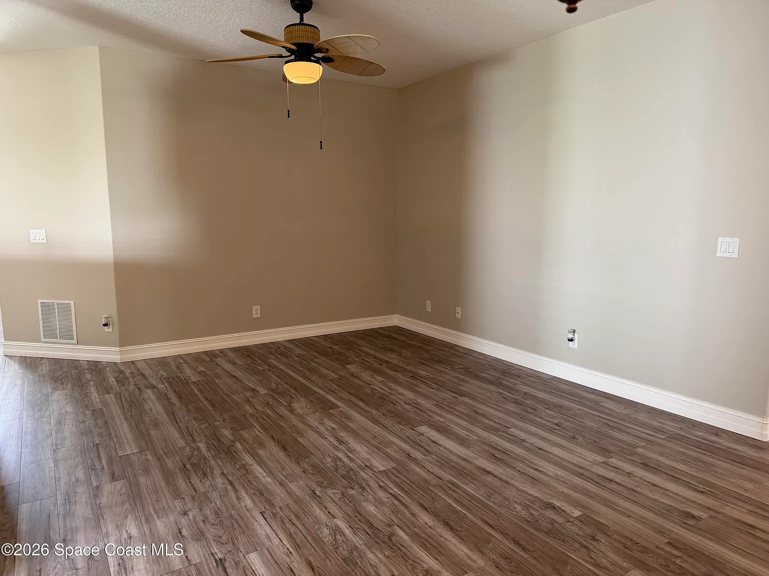 3 bed, 2.0 bath, 1512 sqft, $2,400 — Photo 2