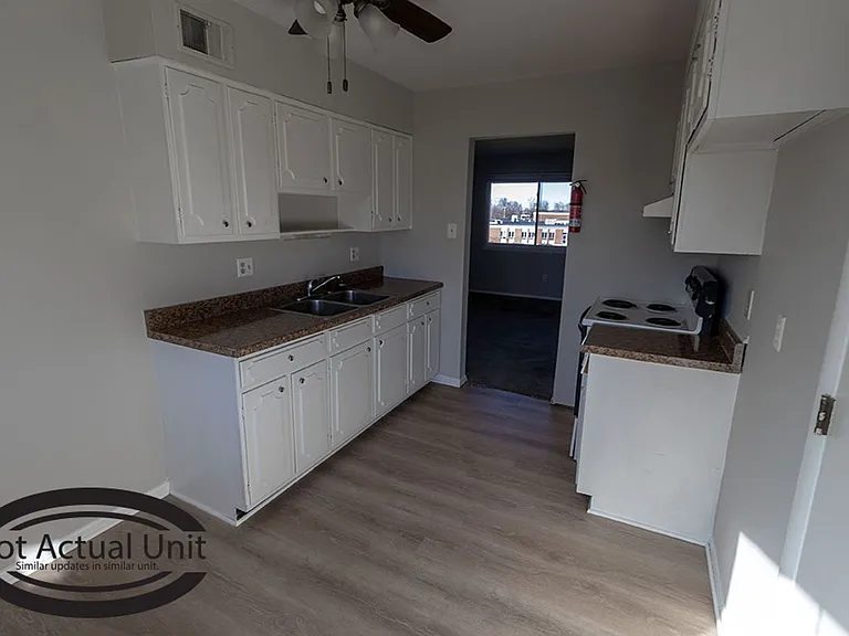 2924 Leeway Dr #B — Photo 7