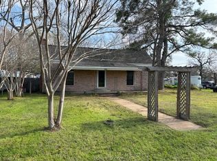 1010 E Hanna St, Calvert, TX 77837