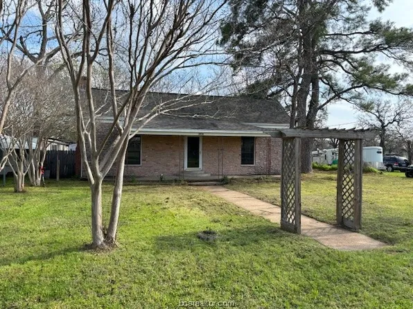 1010 E Hanna St, Calvert, TX 77837