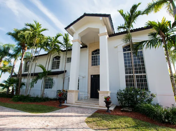 8100 SW 183rd St, Palmetto Bay, FL 33157