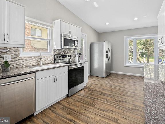 4th image of 14007 Arctic Ave