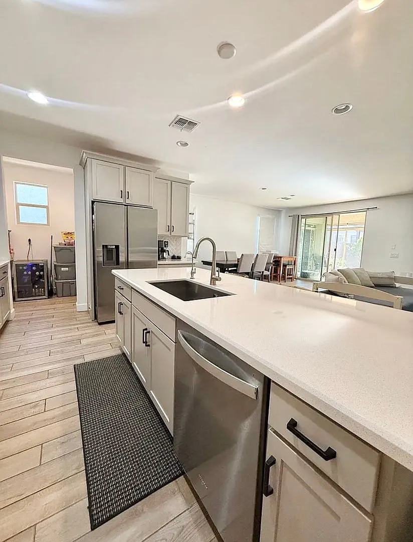 Stunning Single Level 3 Bedroom/2 Bath Home in Estrella! — Photo 3