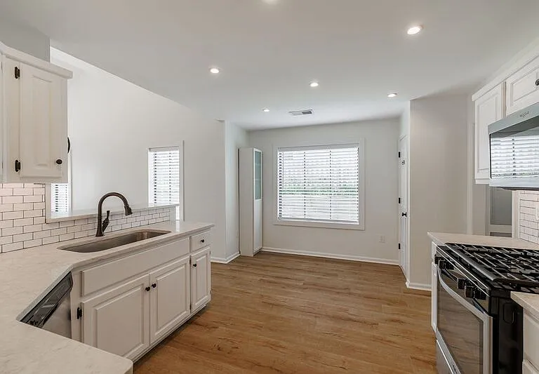 112 Lucy Ln — Photo 9